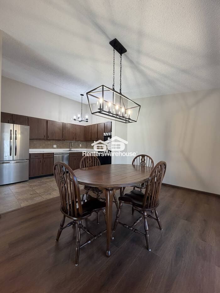 1095 Weston Ln N - Photo 7 of 17