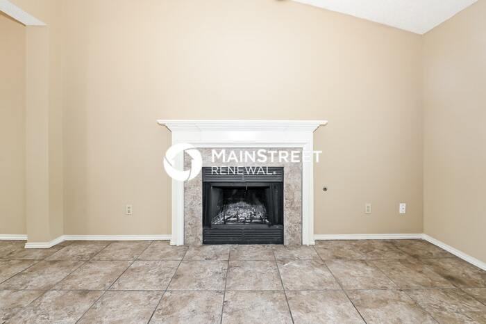 909 Eagle Dr - Photo 3 of 16