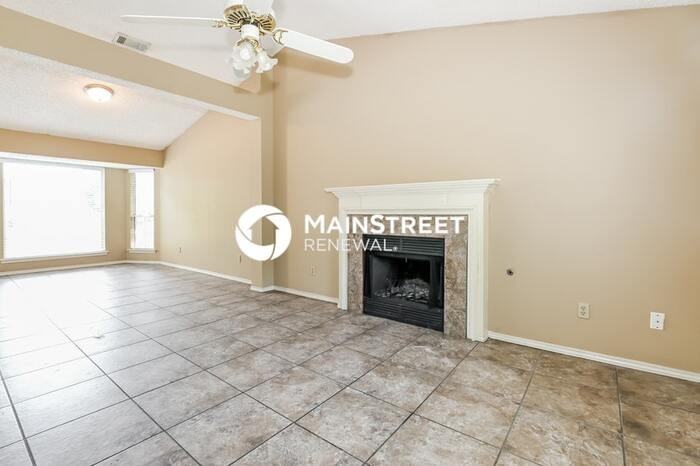 909 Eagle Dr - Photo 4 of 16