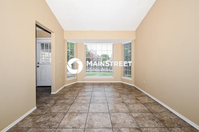 909 Eagle Dr - Photo 6 of 16