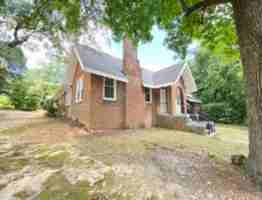 featured image of 19 Hollywood Ct