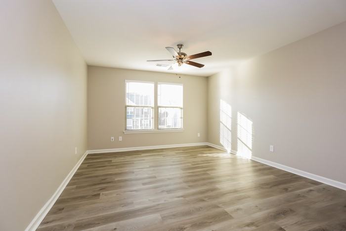 1543 Oak Dr - Photo 4 of 16