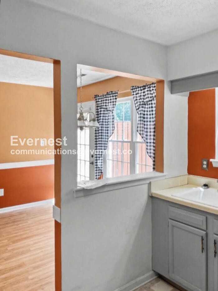 1648 Skiffes Creek Cir - Photo 2 of 15