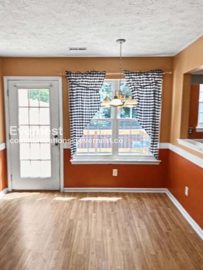 1648 Skiffes Creek Cir - Photo 3 of 15