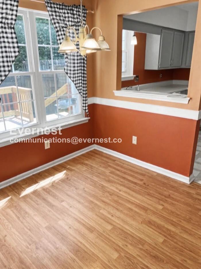 1648 Skiffes Creek Cir - Photo 4 of 15