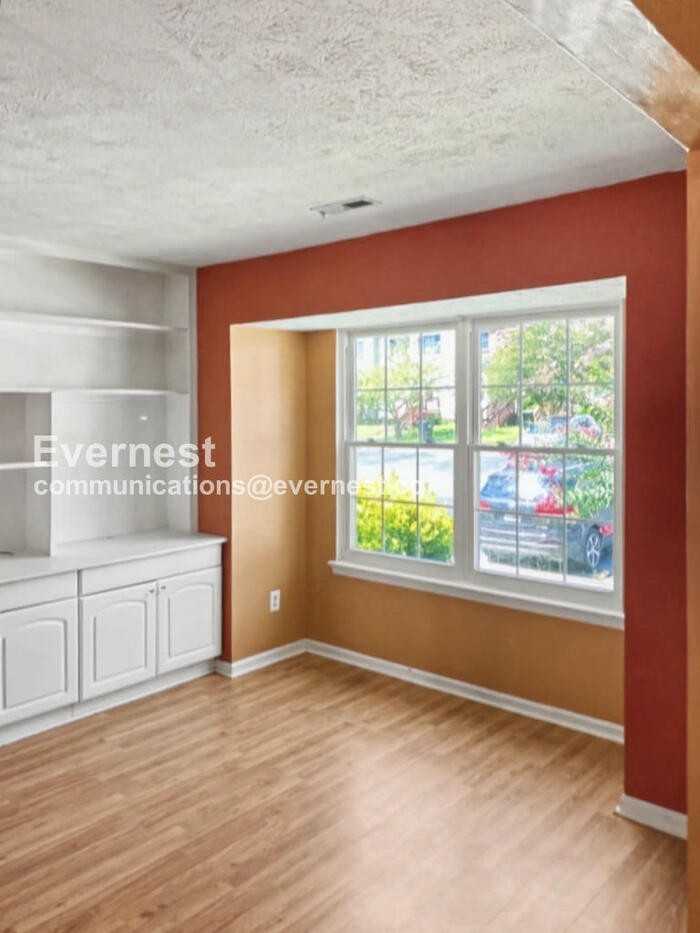 1648 Skiffes Creek Cir - Photo 7 of 15