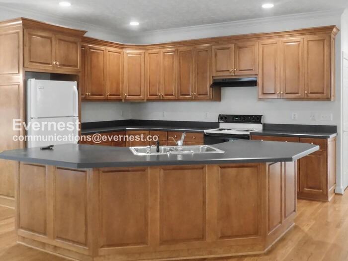 108 Glasgow - Photo 2 of 22