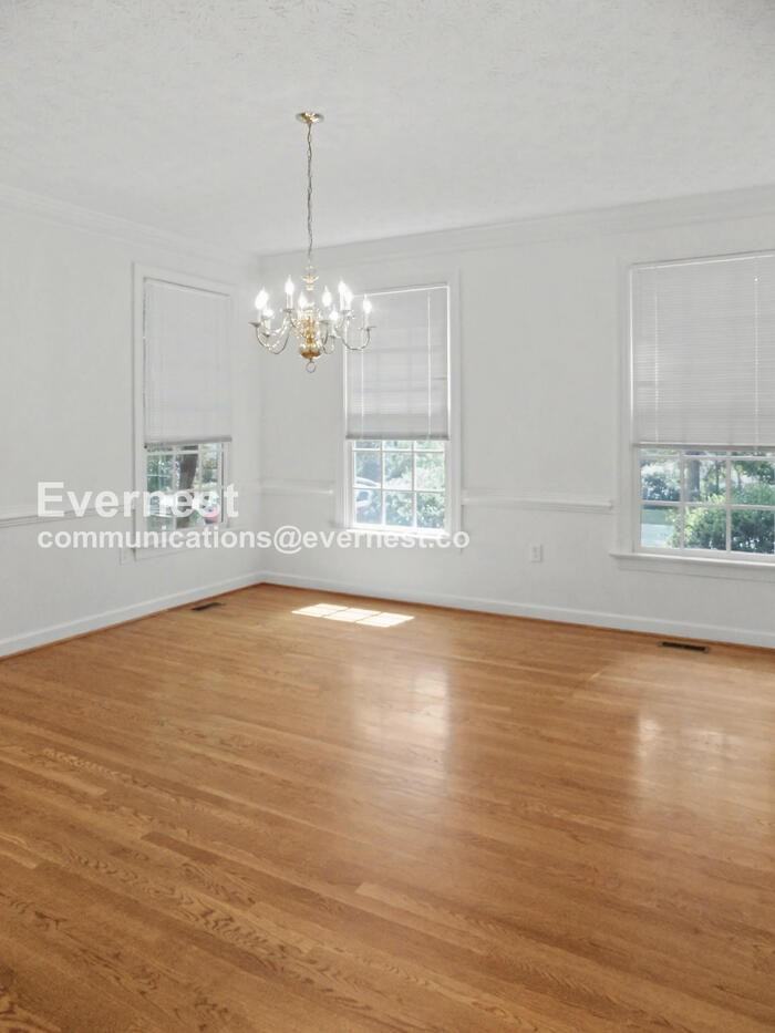 108 Glasgow - Photo 7 of 22