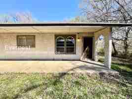 featured image of 909 E Quincy St