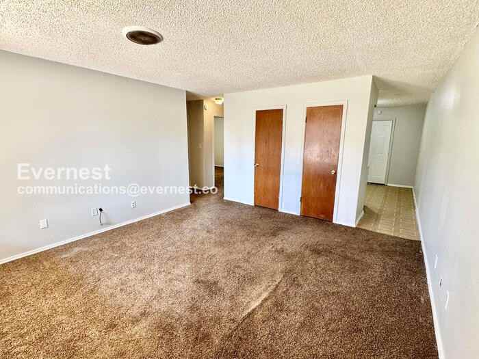 909 E Quincy St - Photo 7 of 18