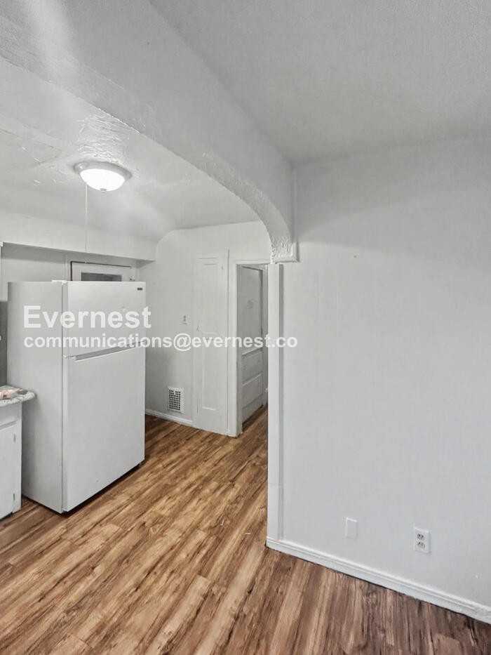 3880 W 37th St - Photo 4 of 28