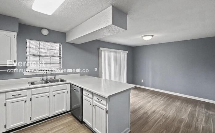 7012 Windcrest Ln - Photo 4 of 25