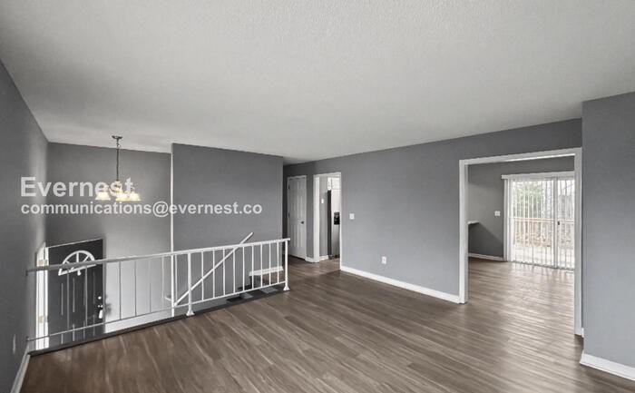 7012 Windcrest Ln - Photo 5 of 25