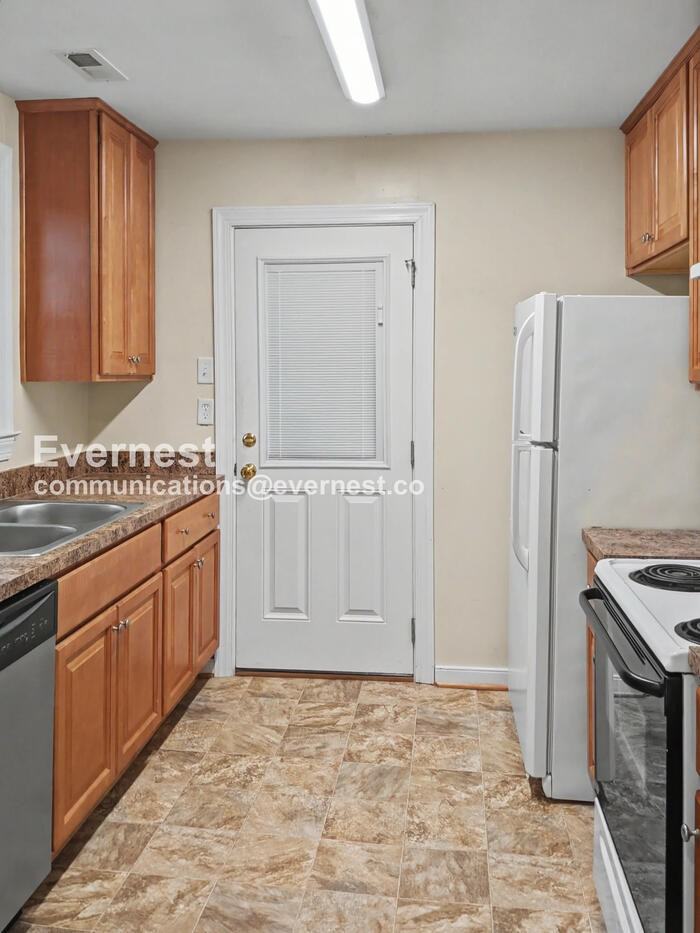 907 Coleman Dr - Photo 2 of 14