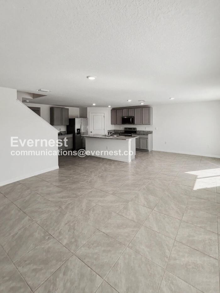 5106 Plumeria Dr - Photo 4 of 33