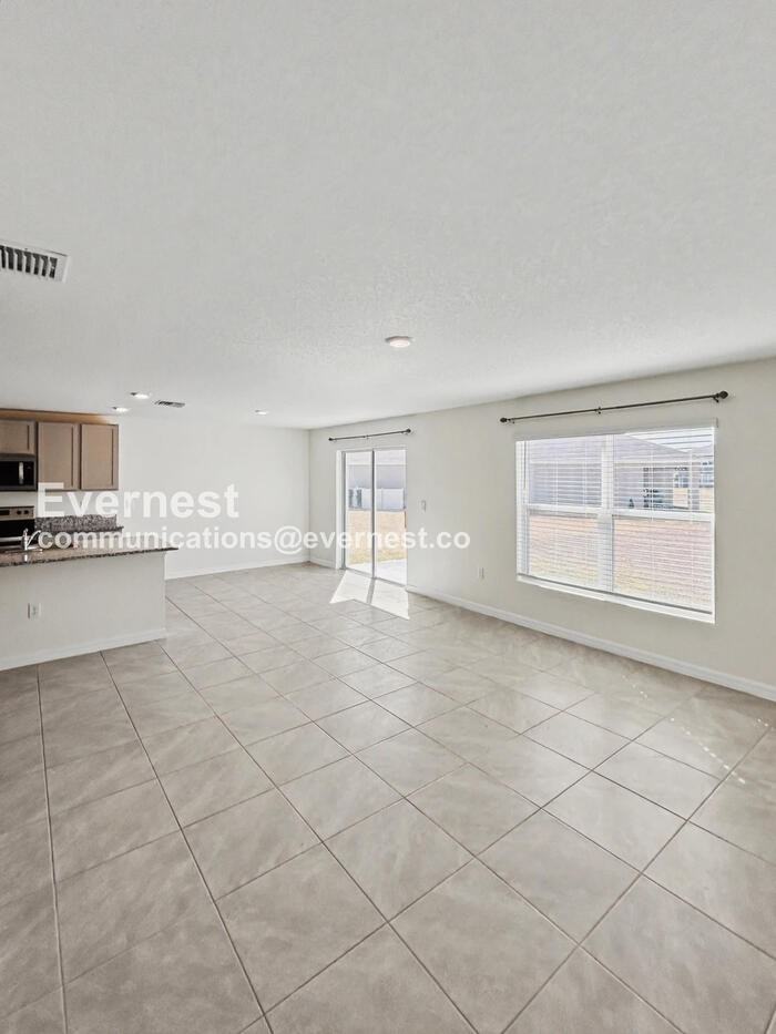 5106 Plumeria Dr - Photo 5 of 33