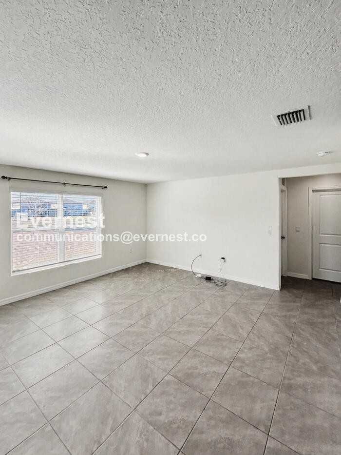 5106 Plumeria Dr - Photo 7 of 33