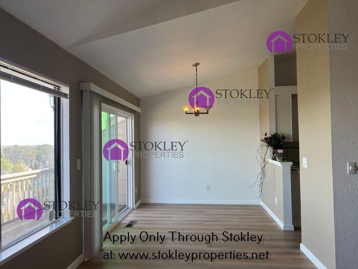 523 Bustos Pl - Photo 4 of 29