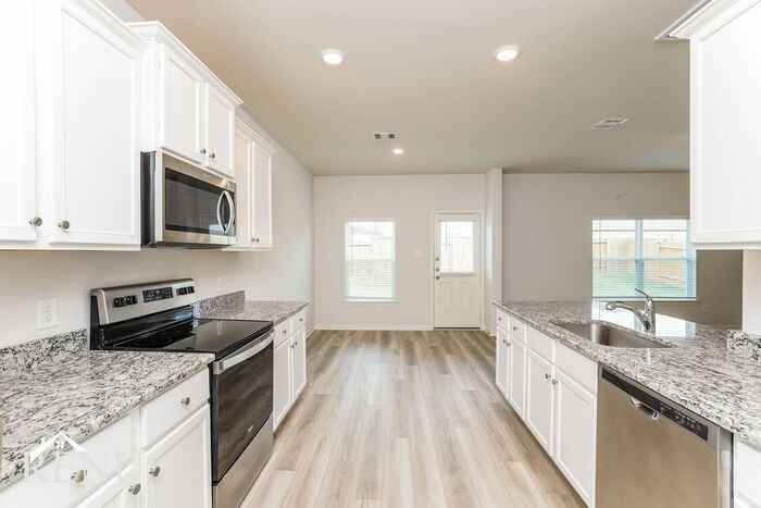 10457 Sweetwater Creek Dr - Photo 5 of 16