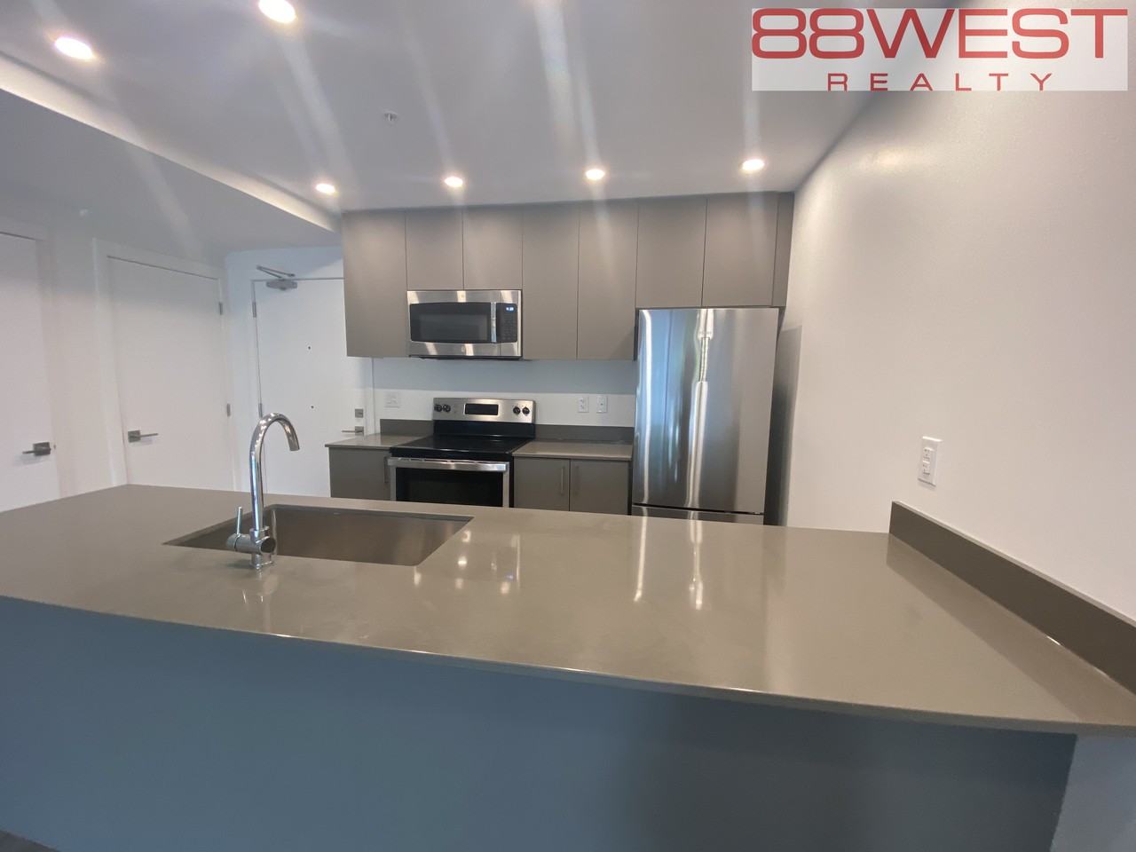 181 6th Street West #TH 1 - Photo 7 of 32