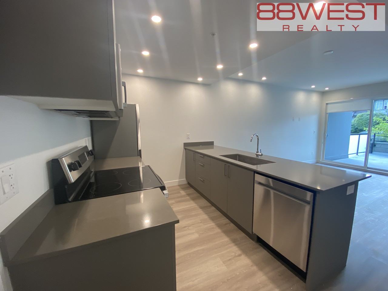 181 6th Street West #TH 1 - Photo 6 of 32