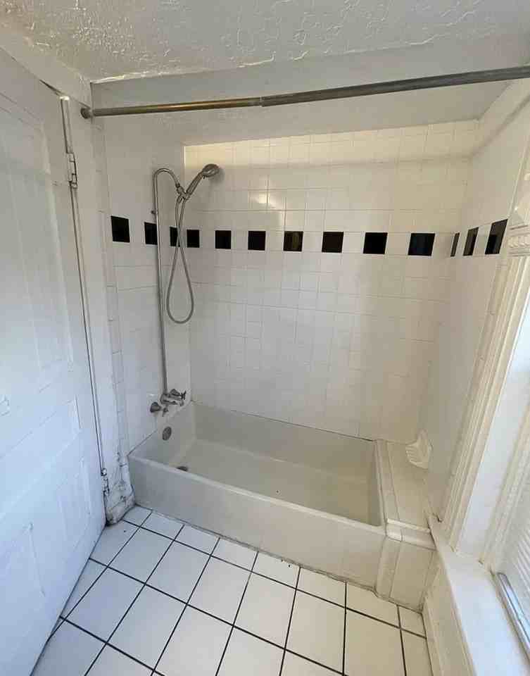 815 E 1st Ave #2 - Photo 5 of 11