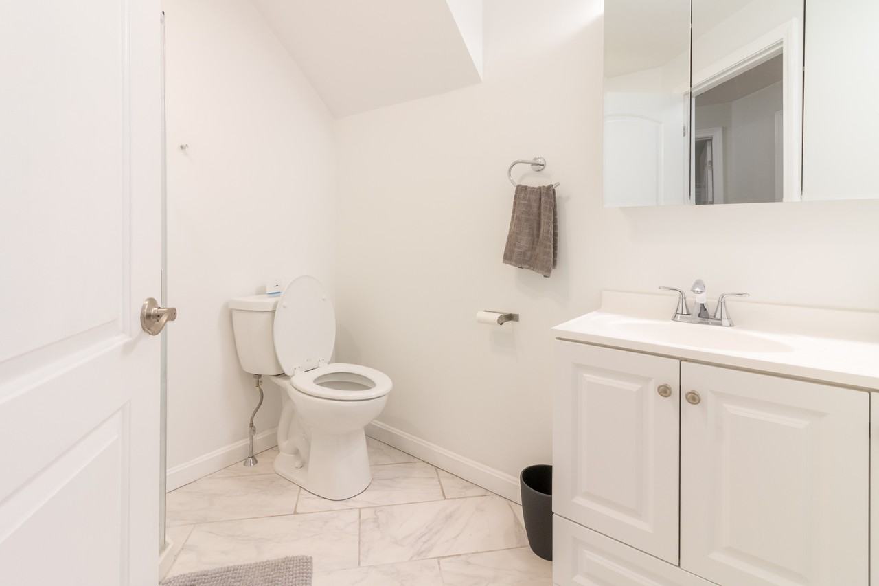 1057 Saratoga St #4 - Photo 4 of 17
