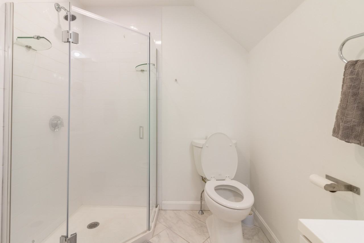 1057 Saratoga St #4 - Photo 5 of 17