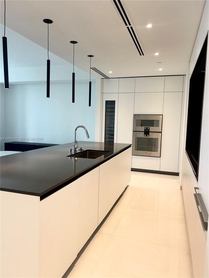 300 Biscayne Boulevard Way #302 - Photo 4 of 10
