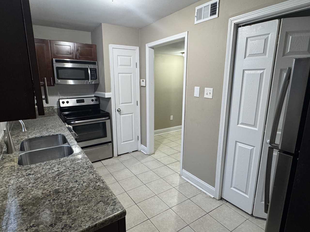 566 S Flannery Rd #B - Photo 4 of 15