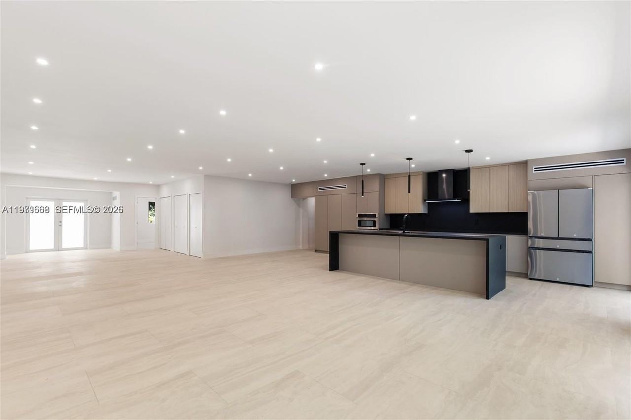 2251 Sw 20th St #NA - Photo 3 of 10