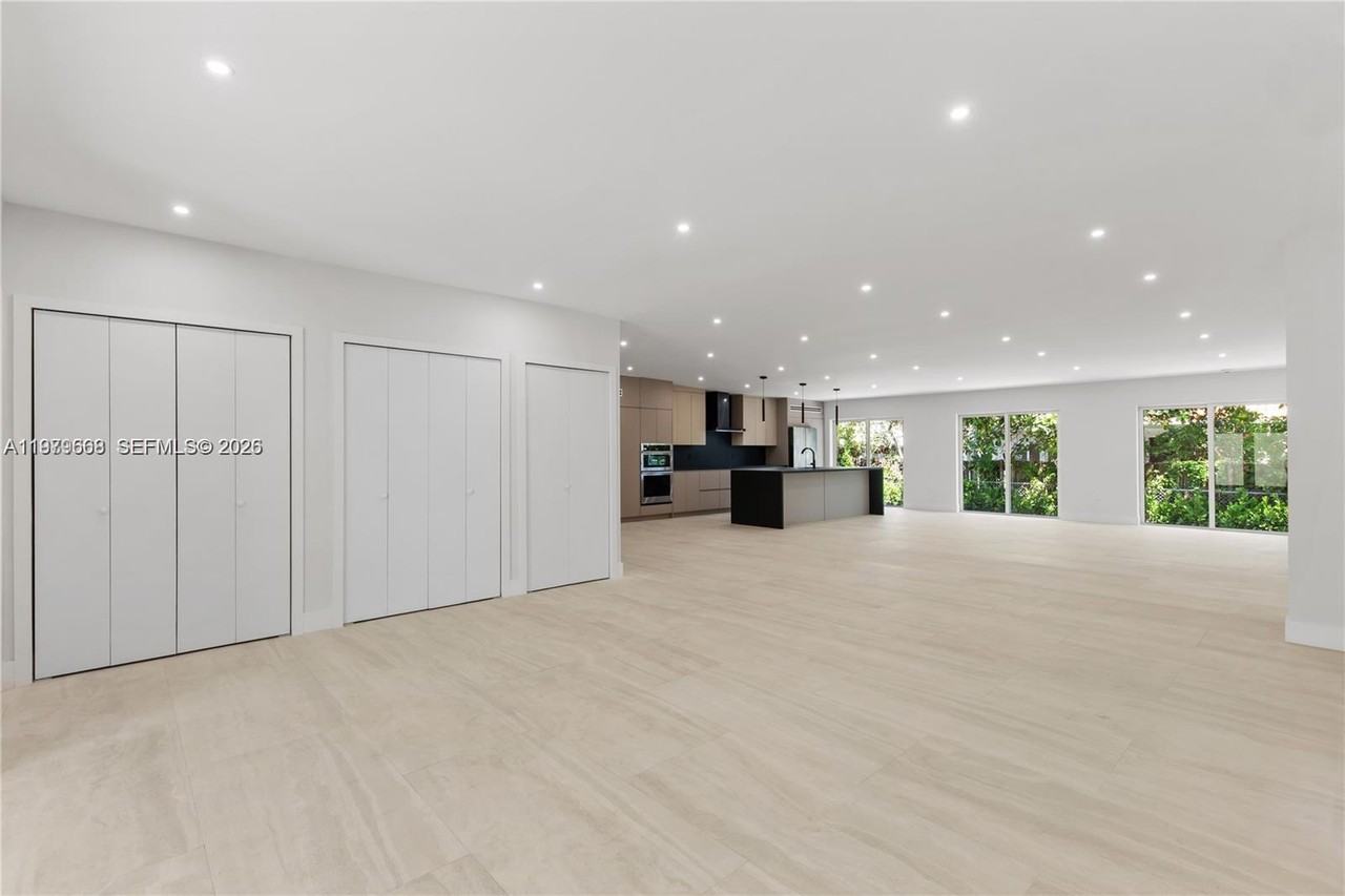 2251 Sw 20th St #NA - Photo 4 of 10