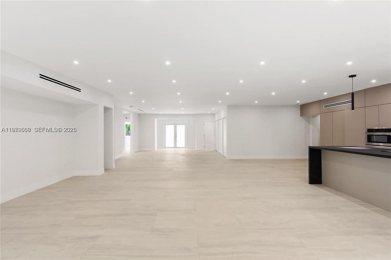 2251 Sw 20th St #NA - Photo 5 of 10