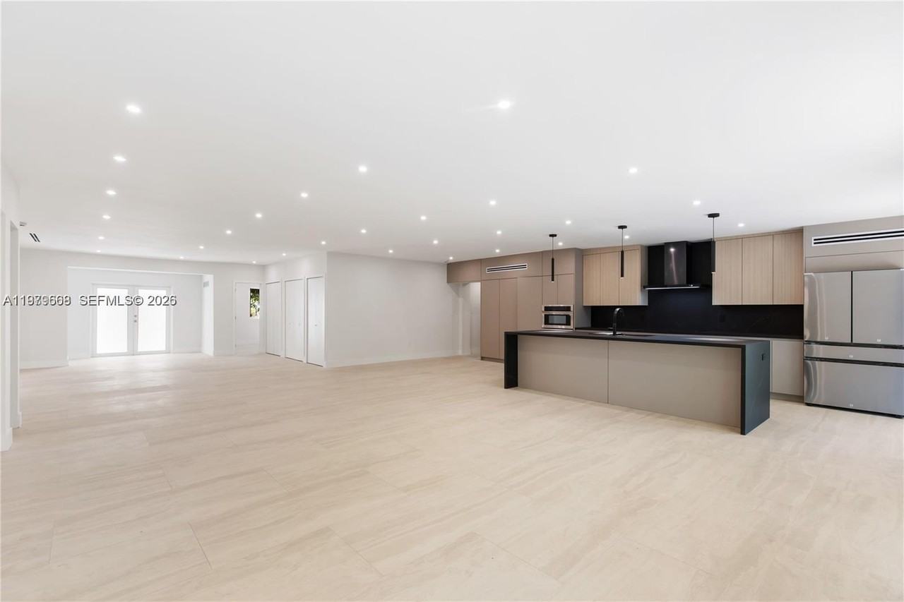 2251 Sw 20th St #NA - Photo 7 of 10