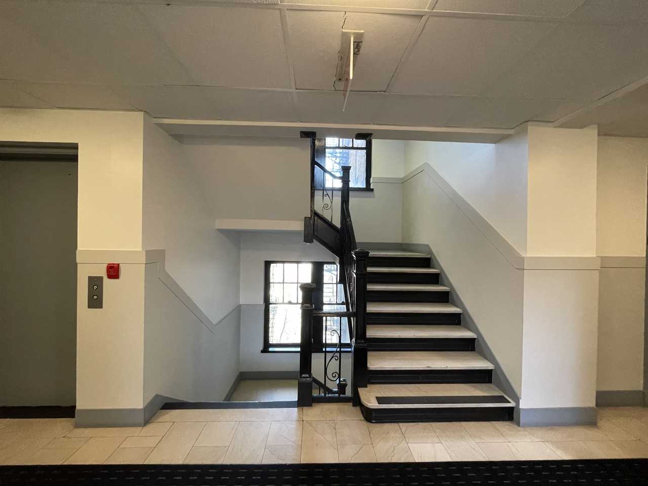 225 Golden Hill St #5F - Photo 4 of 14