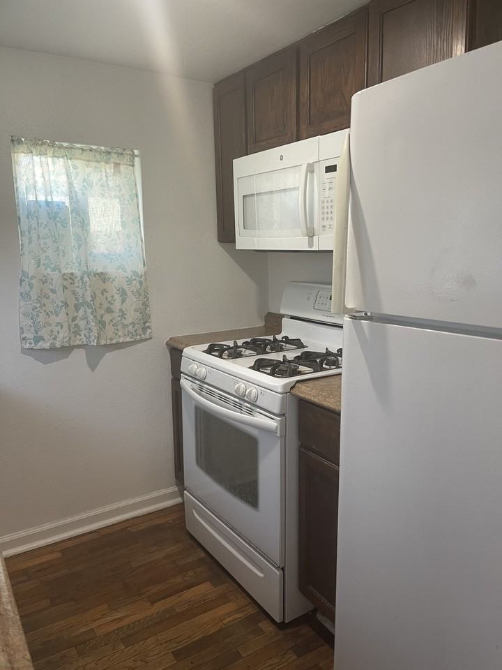 711 W Ocean Ave #B - Photo 2 of 8