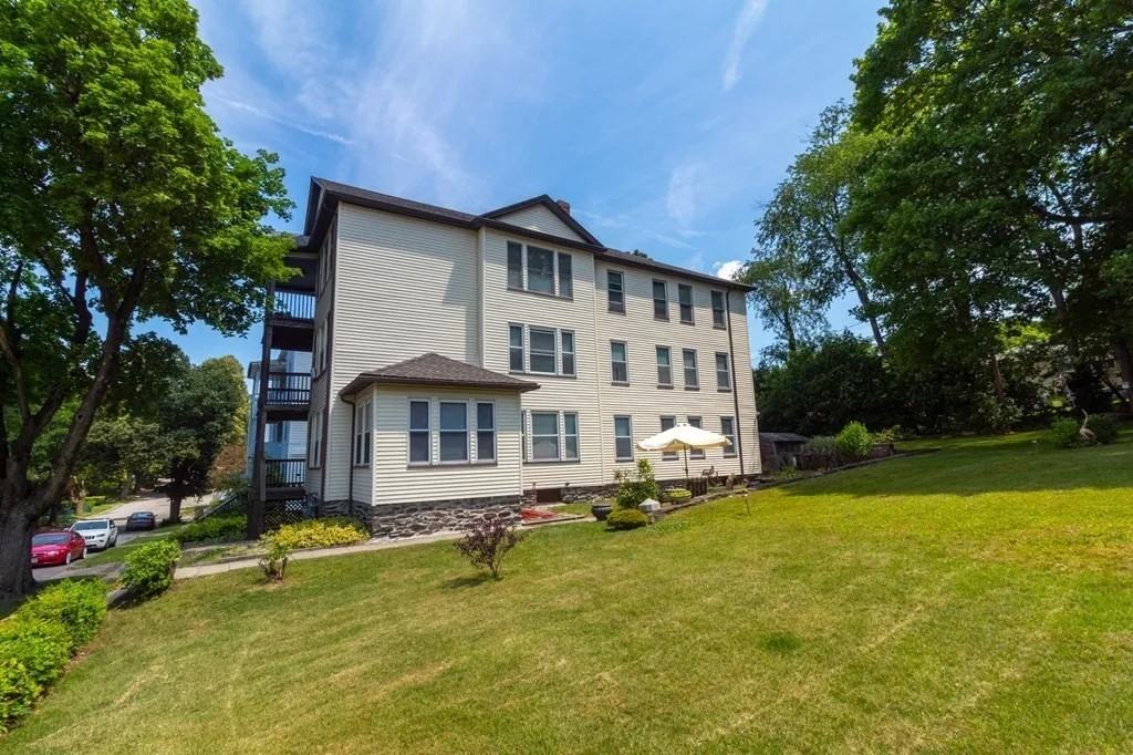 75 Loxwood St #1 - Photo 3 of 14