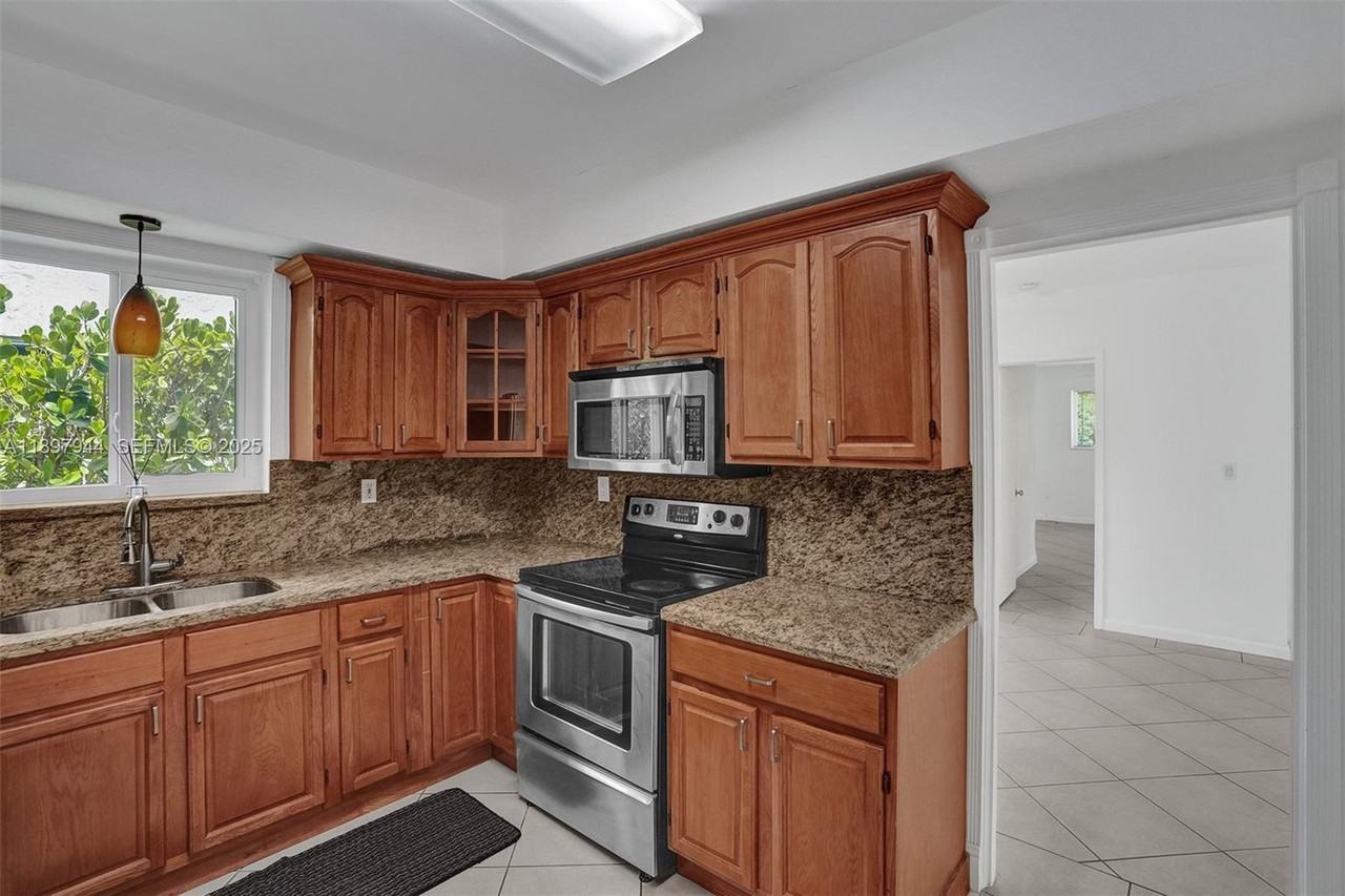 8851 Byron Ave #NA - Photo 6 of 10