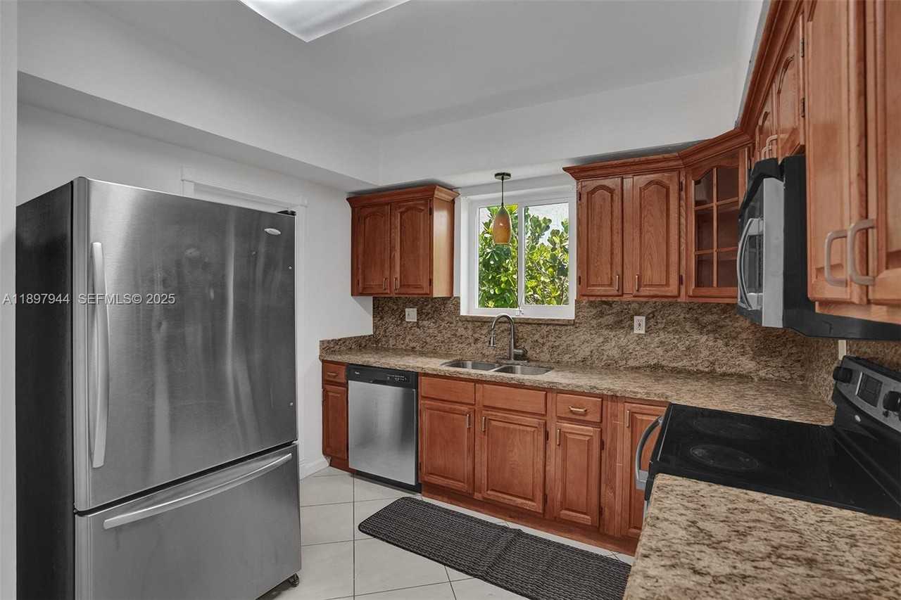 8851 Byron Ave #NA - Photo 7 of 10