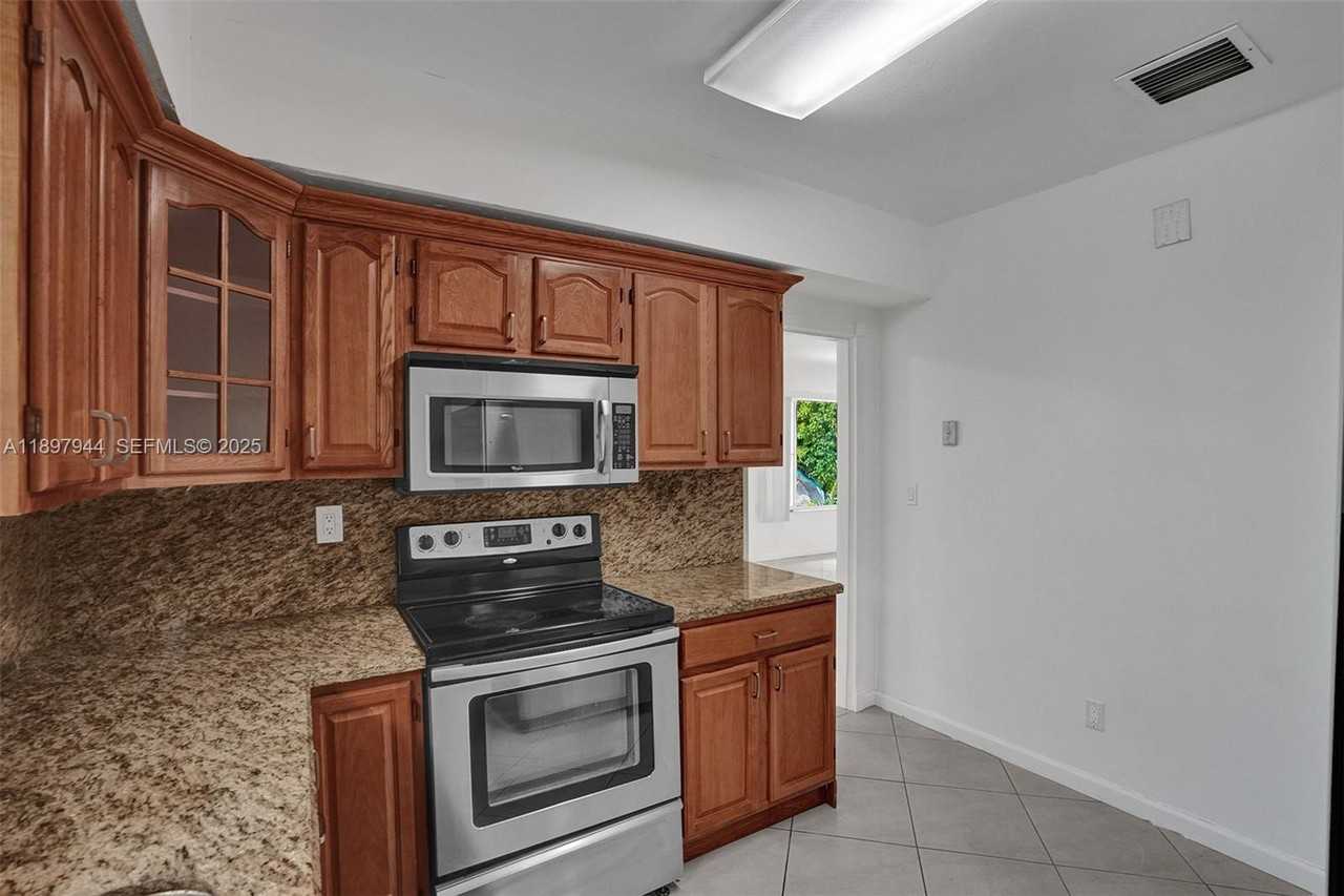 8851 Byron Ave #NA - Photo 5 of 10