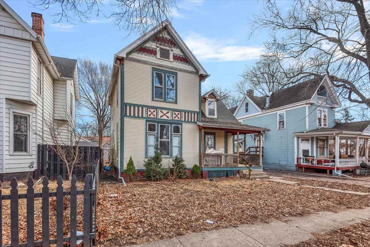 1028 N 4th St #NA - Photo 2 of 20