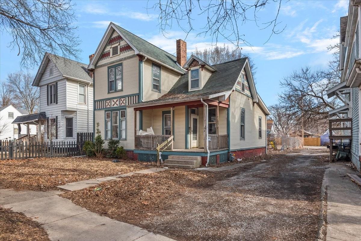 1028 N 4th St #NA - Photo 3 of 20