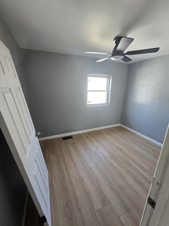 709 Dale St #1 - Photo 3 of 7