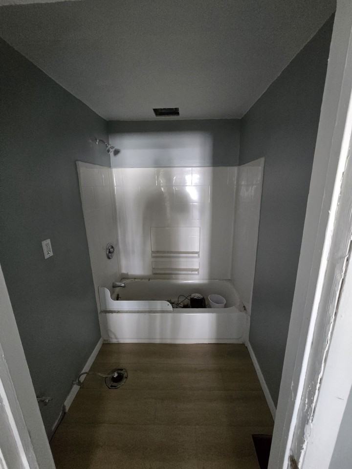 709 Dale St #1 - Photo 4 of 7