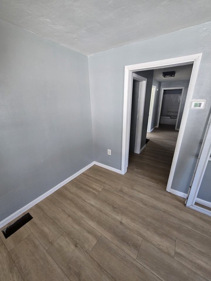 709 Dale St #1 - Photo 6 of 7