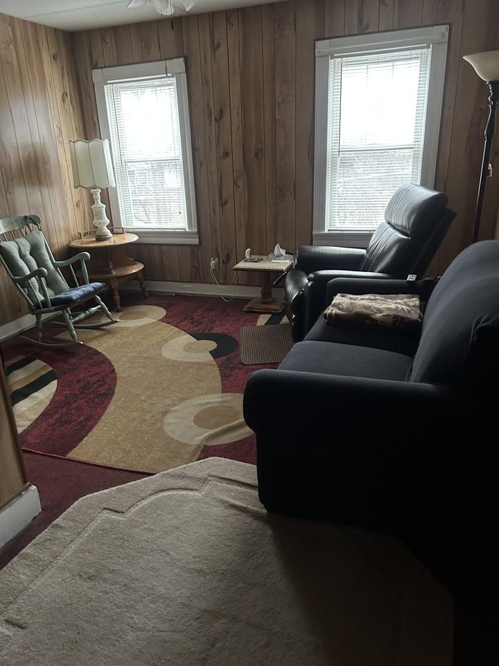 524 Spring St - Photo 2 of 6