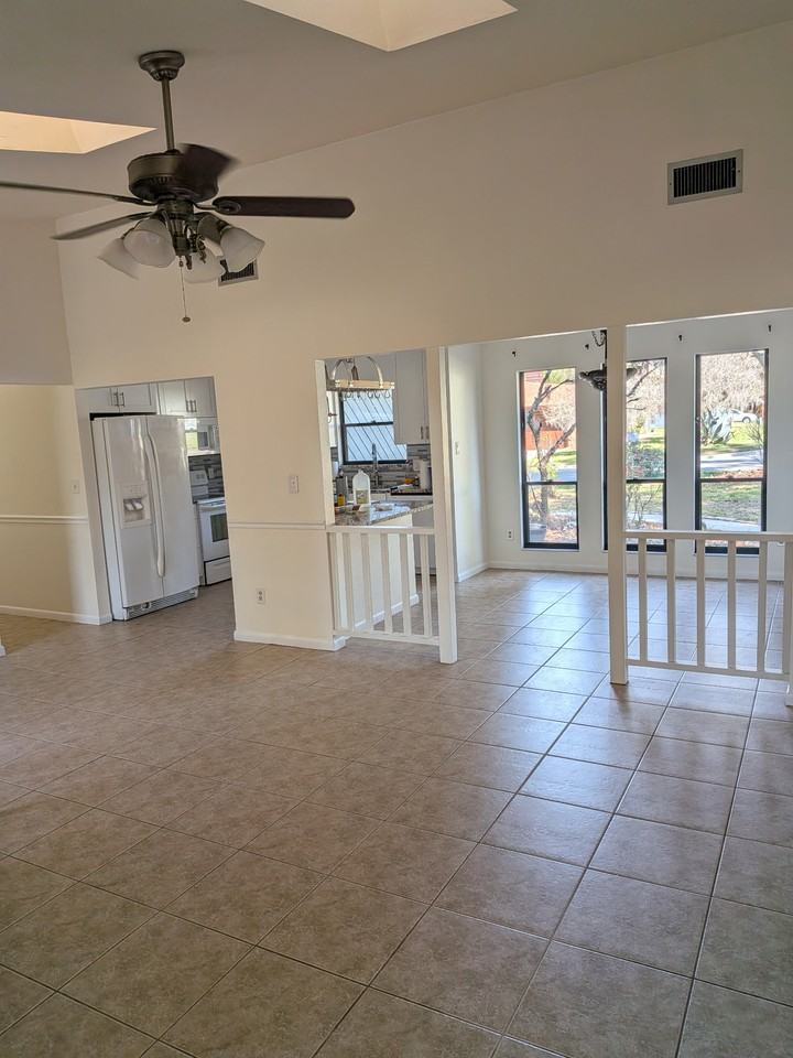 8129 Sw 57th Pl #NA - Photo 3 of 17