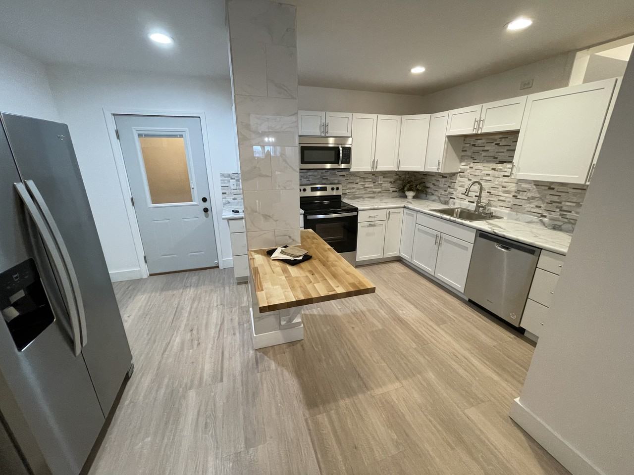 5135 N Shore Dr #3 - Photo 2 of 17