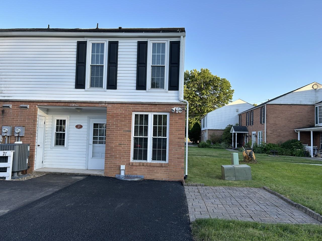 27 Montgomery Village Ln - Photo 2 of 20