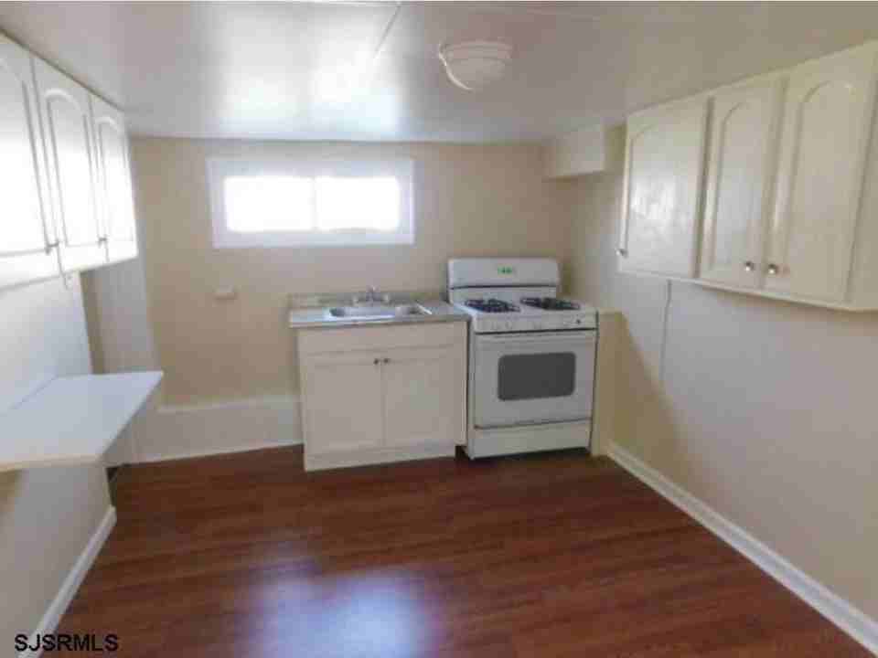 325 N Indiana Ave #2 - Photo 3 of 3